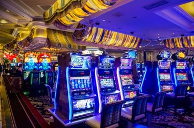 Live dealer at French Roulette table on cihuy88 slot